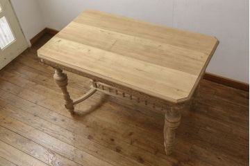 テーブルの高さをリメイク!高品質リペアを施し、ご希望の高さに脚をカット。ストリップド加工。