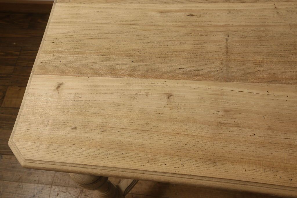 テーブルの高さをリメイク!高品質リペアを施し、ご希望の高さに脚をカット。ストリップド加工。