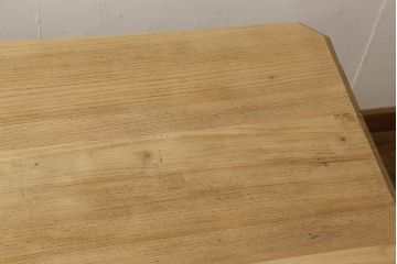 テーブルの高さをリメイク!高品質リペアを施し、ご希望の高さに脚をカット。ストリップド加工。