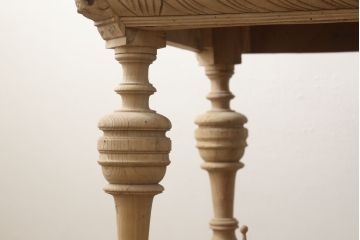 テーブルの高さをリメイク!高品質リペアを施し、ご希望の高さに脚をカット。ストリップド加工。