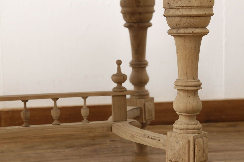 テーブルの高さをリメイク!高品質リペアを施し、ご希望の高さに脚をカット。ストリップド加工。