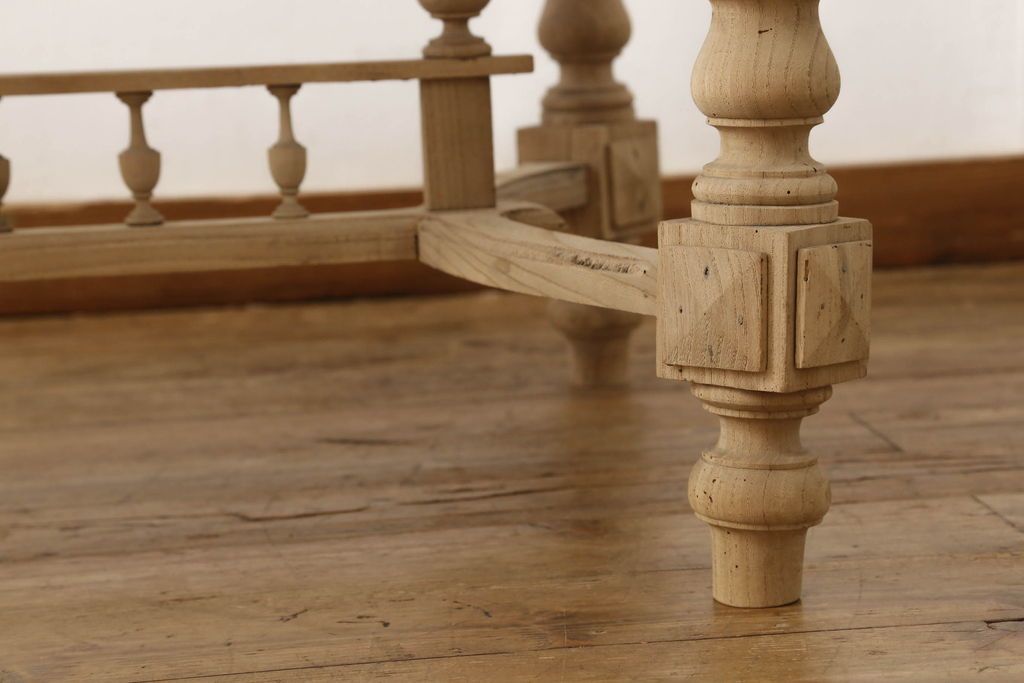 テーブルの高さをリメイク!高品質リペアを施し、ご希望の高さに脚をカット。ストリップド加工。