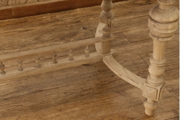 テーブルの高さをリメイク!高品質リペアを施し、ご希望の高さに脚をカット。ストリップド加工。