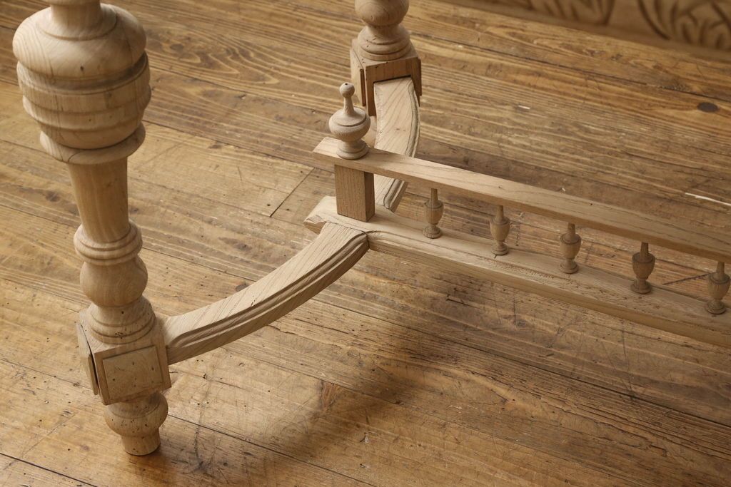 テーブルの高さをリメイク!高品質リペアを施し、ご希望の高さに脚をカット。ストリップド加工。