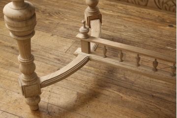 テーブルの高さをリメイク!高品質リペアを施し、ご希望の高さに脚をカット。ストリップド加工。