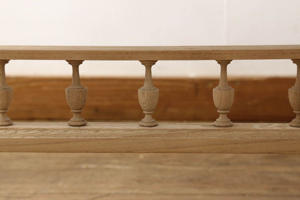 テーブルの高さをリメイク!高品質リペアを施し、ご希望の高さに脚をカット。ストリップド加工。