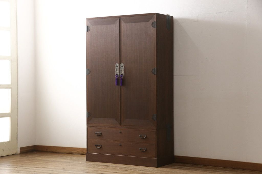 桐箪笥を綺麗に再生!リサイズし、可動式の棚を製作。房を交換して、オーク系で着色仕上げ。