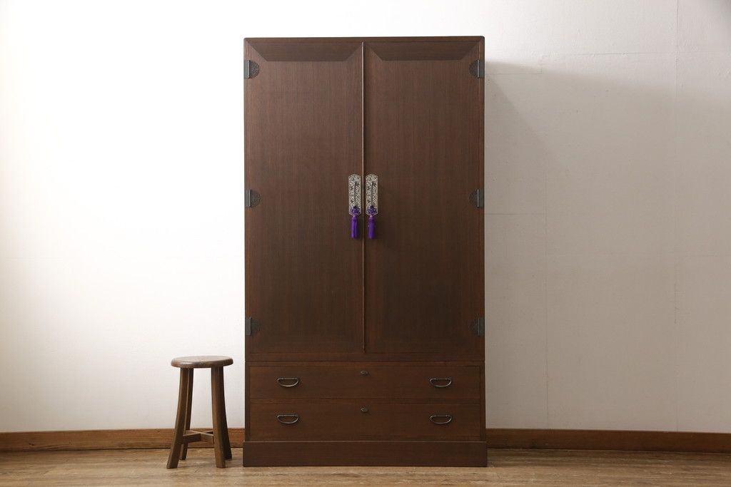 桐箪笥を綺麗に再生!リサイズし、可動式の棚を製作。房を交換して、オーク系で着色仕上げ。