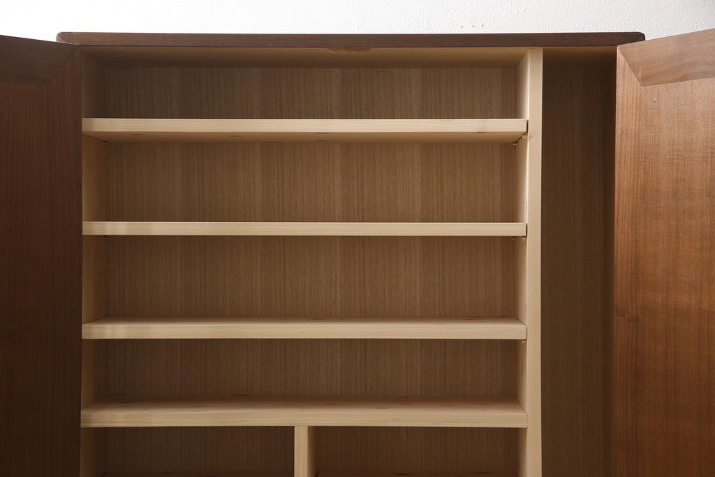 桐箪笥を綺麗に再生!リサイズし、可動式の棚を製作。房を交換して、オーク系で着色仕上げ。