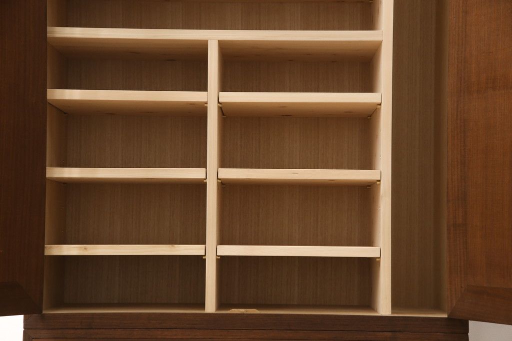 桐箪笥を綺麗に再生!リサイズし、可動式の棚を製作。房を交換して、オーク系で着色仕上げ。