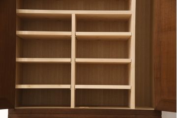 桐箪笥を綺麗に再生!リサイズし、可動式の棚を製作。房を交換して、オーク系で着色仕上げ。