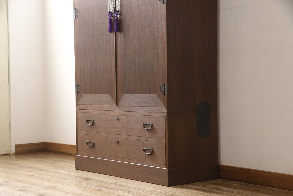 桐箪笥を綺麗に再生!リサイズし、可動式の棚を製作。房を交換して、オーク系で着色仕上げ。