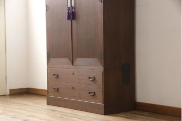 桐箪笥を綺麗に再生!リサイズし、可動式の棚を製作。房を交換して、オーク系で着色仕上げ。