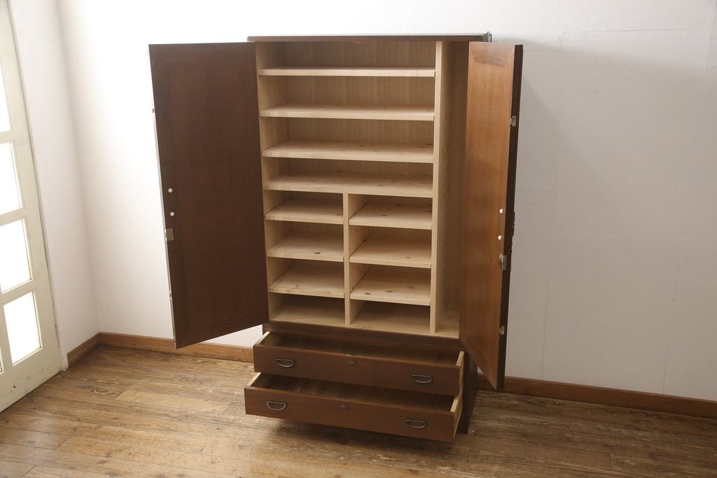 桐箪笥を綺麗に再生!リサイズし、可動式の棚を製作。房を交換して、オーク系で着色仕上げ。