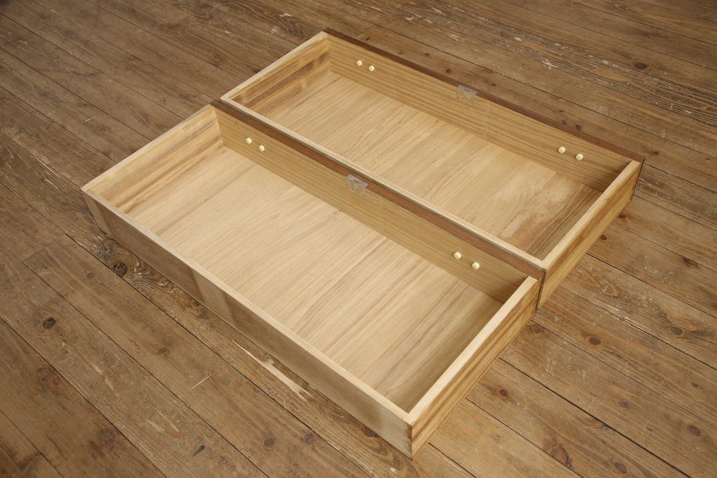 桐箪笥を綺麗に再生!リサイズし、可動式の棚を製作。房を交換して、オーク系で着色仕上げ。