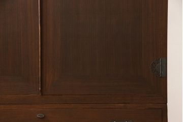 桐箪笥を綺麗に再生!リサイズし、可動式の棚を製作。房を交換して、オーク系で着色仕上げ。