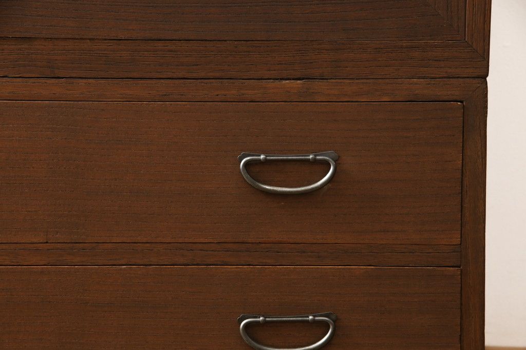 桐箪笥を綺麗に再生!リサイズし、可動式の棚を製作。房を交換して、オーク系で着色仕上げ。