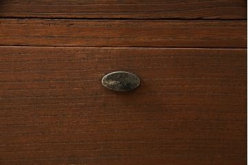 桐箪笥を綺麗に再生!リサイズし、可動式の棚を製作。房を交換して、オーク系で着色仕上げ。