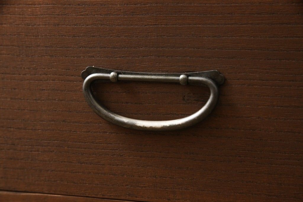 桐箪笥を綺麗に再生!リサイズし、可動式の棚を製作。房を交換して、オーク系で着色仕上げ。