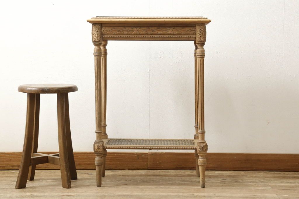 サイドテーブルをストリップド加工でリメイク!高品質リペアを施し、蜜蝋ワックス仕上げに。