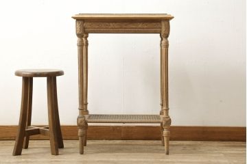 サイドテーブルをストリップド加工でリメイク!高品質リペアを施し、蜜蝋ワックス仕上げに。