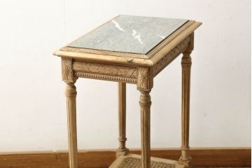 サイドテーブルをストリップド加工でリメイク!高品質リペアを施し、蜜蝋ワックス仕上げに。