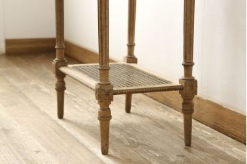 サイドテーブルをストリップド加工でリメイク!高品質リペアを施し、蜜蝋ワックス仕上げに。