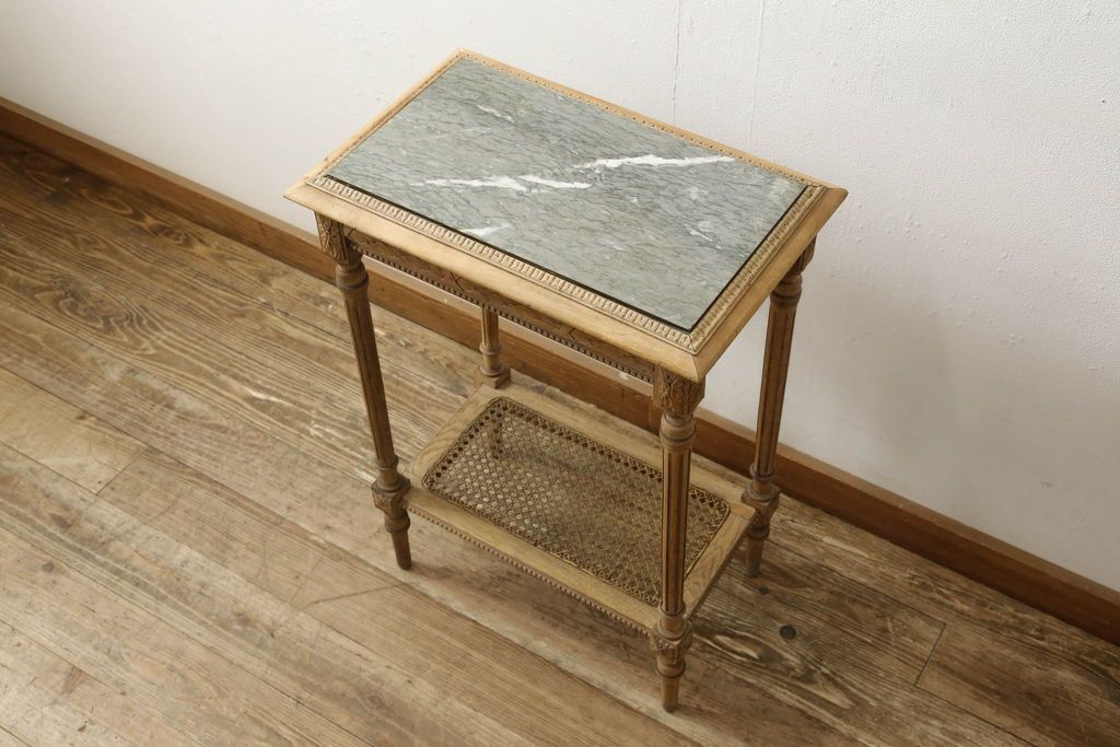 サイドテーブルをストリップド加工でリメイク!高品質リペアを施し、蜜蝋ワックス仕上げに。