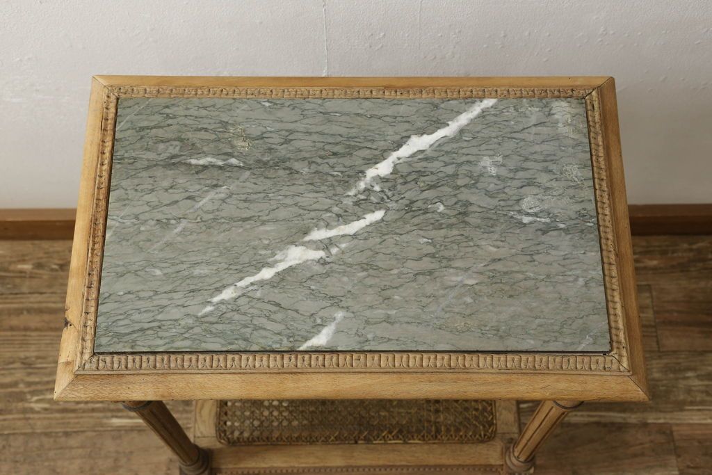 サイドテーブルをストリップド加工でリメイク!高品質リペアを施し、蜜蝋ワックス仕上げに。