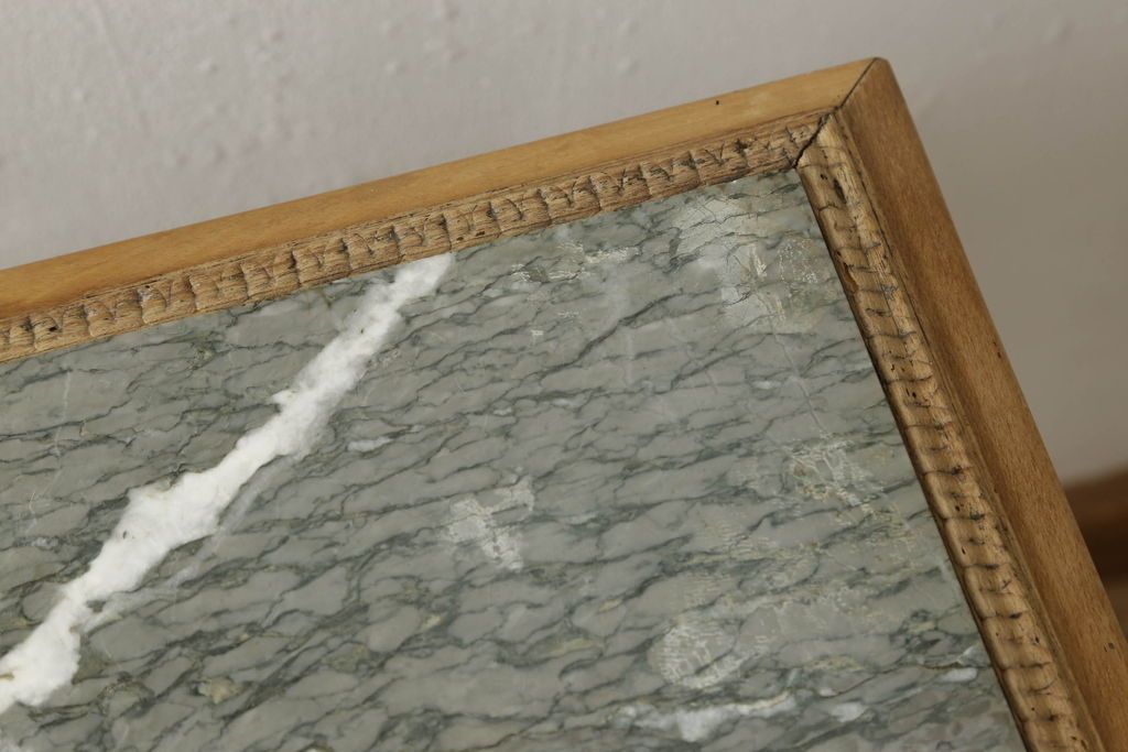 サイドテーブルをストリップド加工でリメイク!高品質リペアを施し、蜜蝋ワックス仕上げに。