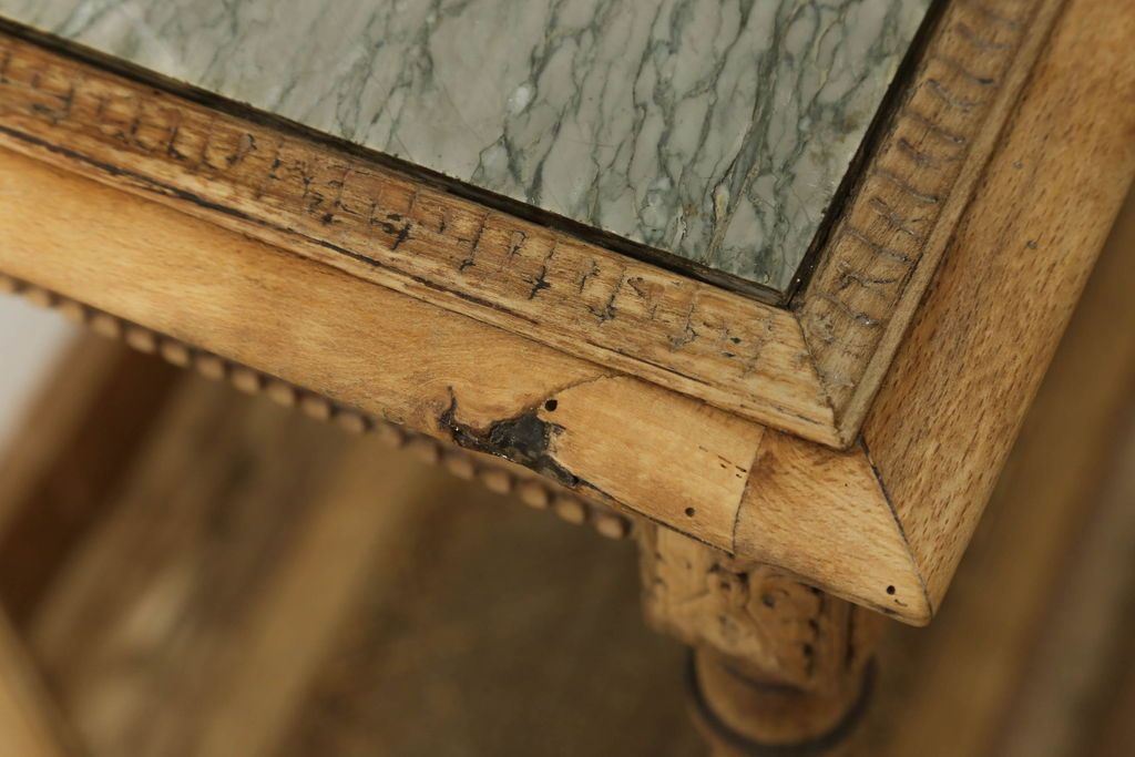 サイドテーブルをストリップド加工でリメイク!高品質リペアを施し、蜜蝋ワックス仕上げに。