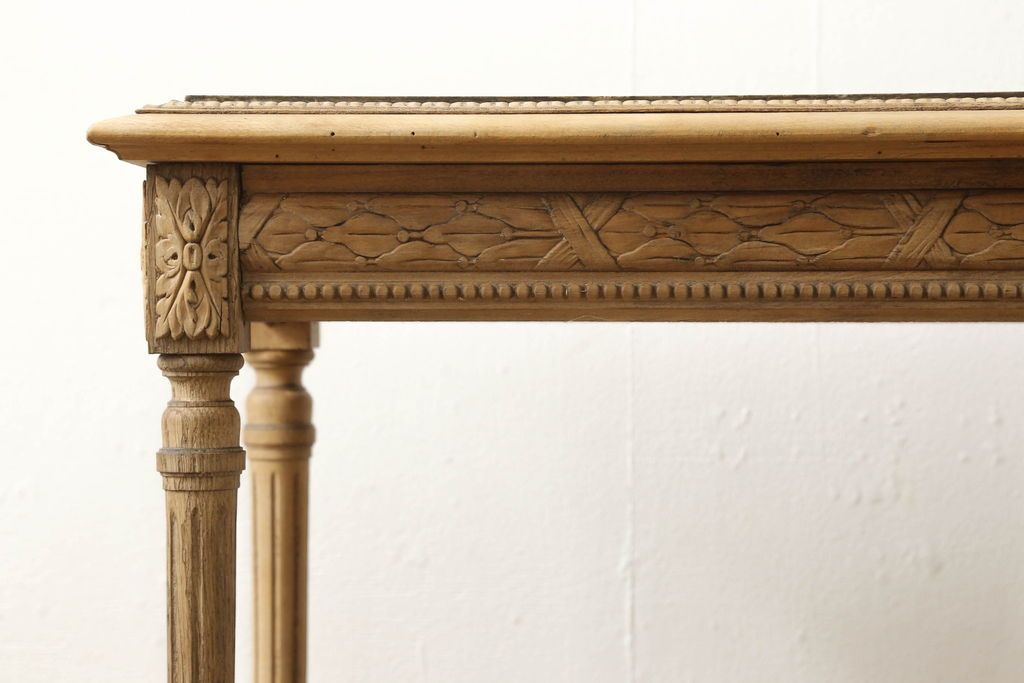 サイドテーブルをストリップド加工でリメイク!高品質リペアを施し、蜜蝋ワックス仕上げに。