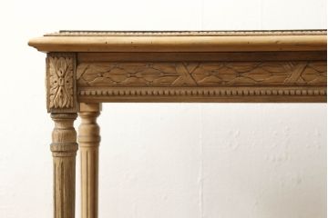 サイドテーブルをストリップド加工でリメイク!高品質リペアを施し、蜜蝋ワックス仕上げに。