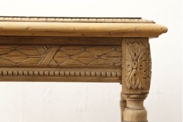 サイドテーブルをストリップド加工でリメイク!高品質リペアを施し、蜜蝋ワックス仕上げに。