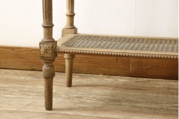 サイドテーブルをストリップド加工でリメイク!高品質リペアを施し、蜜蝋ワックス仕上げに。