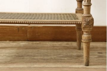 サイドテーブルをストリップド加工でリメイク!高品質リペアを施し、蜜蝋ワックス仕上げに。