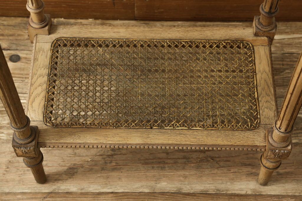 サイドテーブルをストリップド加工でリメイク!高品質リペアを施し、蜜蝋ワックス仕上げに。