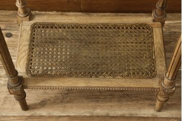 サイドテーブルをストリップド加工でリメイク!高品質リペアを施し、蜜蝋ワックス仕上げに。