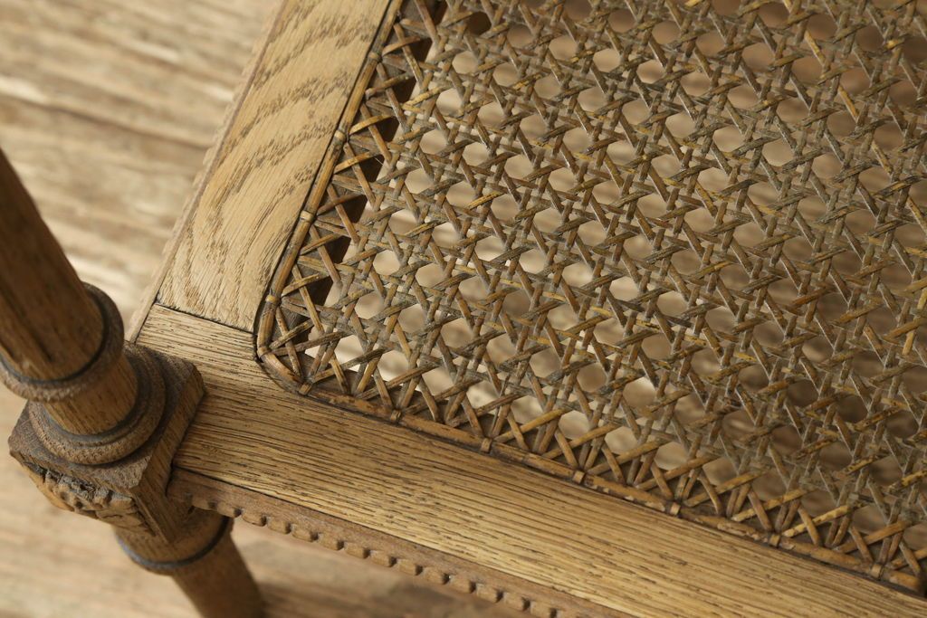 サイドテーブルをストリップド加工でリメイク!高品質リペアを施し、蜜蝋ワックス仕上げに。