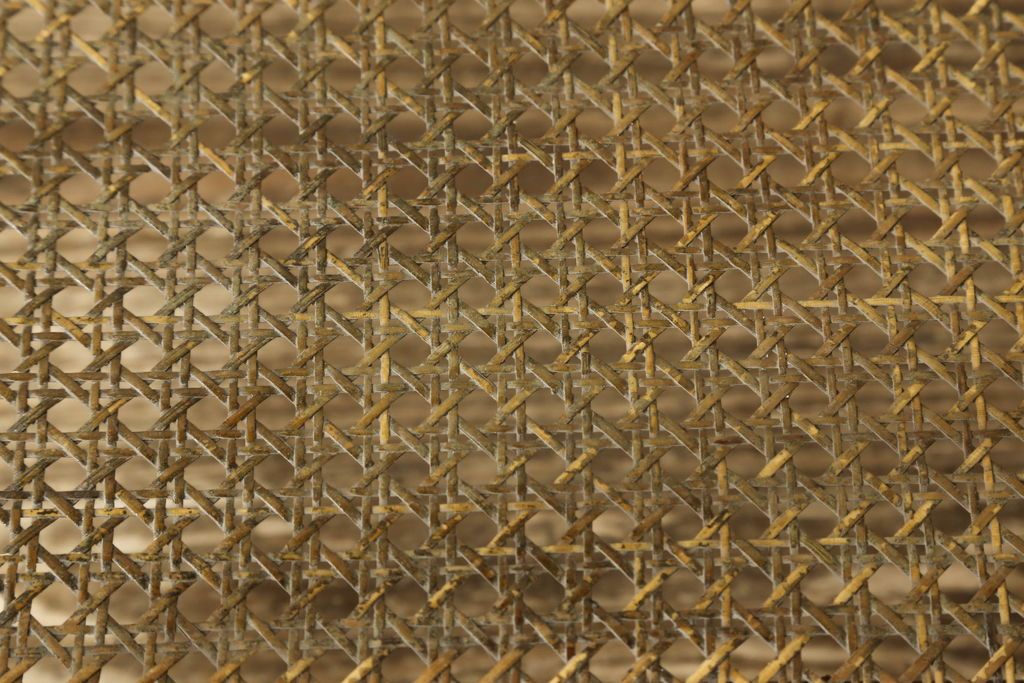 サイドテーブルをストリップド加工でリメイク!高品質リペアを施し、蜜蝋ワックス仕上げに。