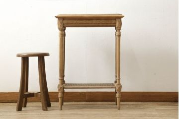 サイドテーブルをストリップド加工でリメイク!高品質リペアを施し、蜜蝋ワックス仕上げに。