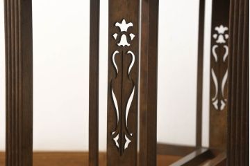 デスクを綺麗に再生!高品質リペアを施し、欠損箇所の脚部と側面の貫を再現製作。新材使用の箇所は本体に合わせ着色。