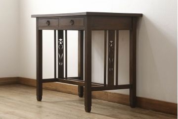 デスクを綺麗に再生!高品質リペアを施し、欠損箇所の脚部と側面の貫を再現製作。新材使用の箇所は本体に合わせ着色。