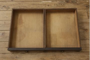 デスクを綺麗に再生!高品質リペアを施し、欠損箇所の脚部と側面の貫を再現製作。新材使用の箇所は本体に合わせ着色。