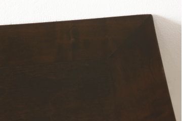 デスクを綺麗に再生!高品質リペアを施し、欠損箇所の脚部と側面の貫を再現製作。新材使用の箇所は本体に合わせ着色。