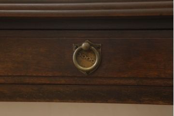 デスクを綺麗に再生!高品質リペアを施し、欠損箇所の脚部と側面の貫を再現製作。新材使用の箇所は本体に合わせ着色。