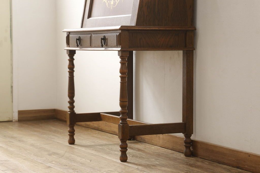 ライティングビューローを綺麗に再生!高品質リペアを施し、天板のみ剥離し着色。天板以外は現状をベースに色味調整。