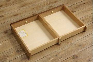 ライティングビューローを綺麗に再生!高品質リペアを施し、天板のみ剥離し着色。天板以外は現状をベースに色味調整。