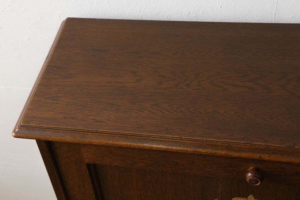 ライティングビューローを綺麗に再生!高品質リペアを施し、天板のみ剥離し着色。天板以外は現状をベースに色味調整。