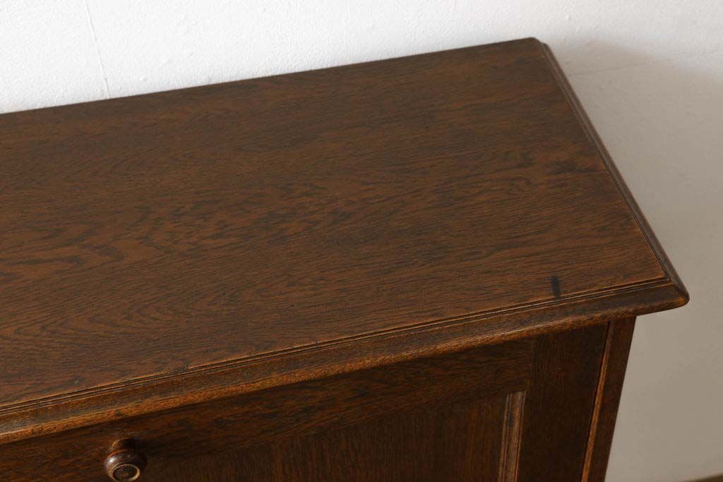 ライティングビューローを綺麗に再生!高品質リペアを施し、天板のみ剥離し着色。天板以外は現状をベースに色味調整。